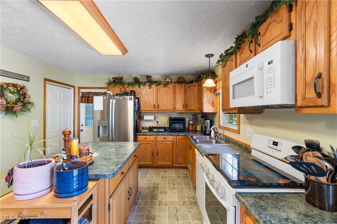 9375 Ridge Road Southeast Uhrichsville, OH 44683 - Photo 17 of 44