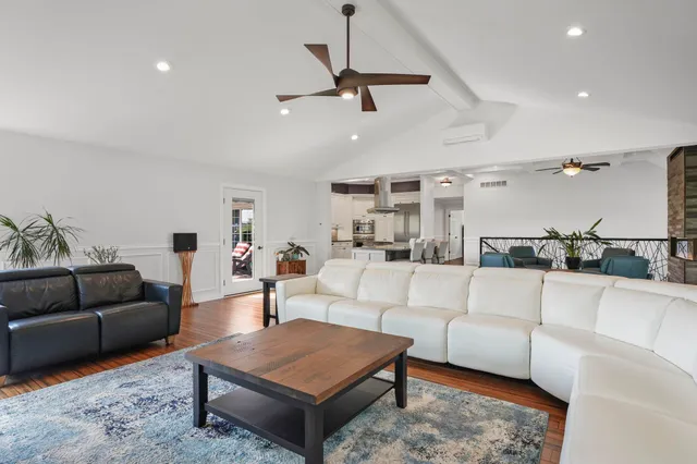 $1,249,999 | 1679 Marian Court, Mineral Point, WI 53565