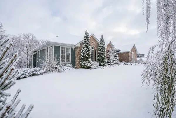 $1,249,999 | 1679 Marian Court, Mineral Point, WI 53565