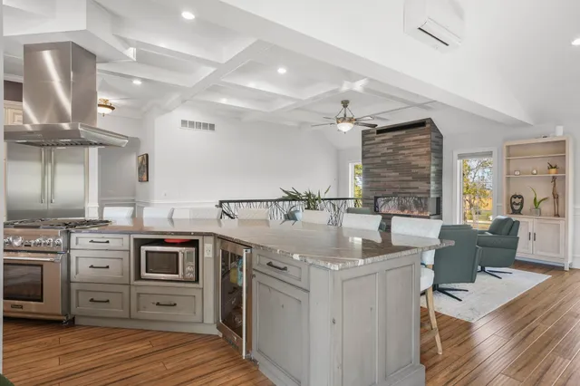 $1,249,999 | 1679 Marian Court, Mineral Point, WI 53565