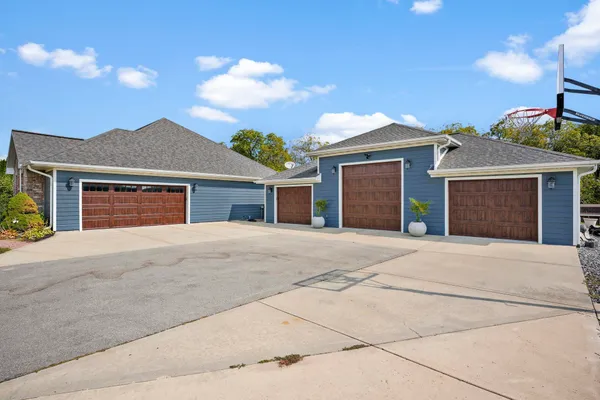 $1,249,999 | 1679 Marian Court, Mineral Point, WI 53565