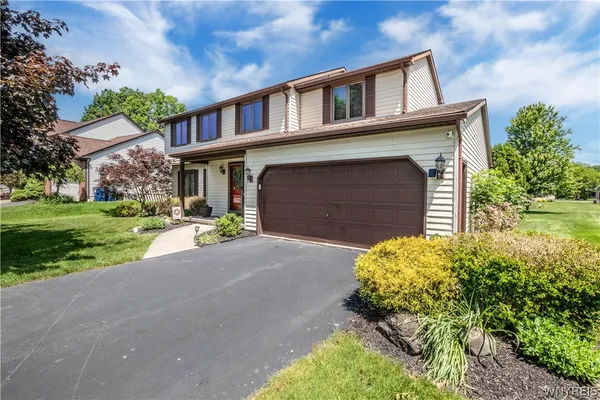 $419,900 | 402 Glen Oak Drive, Amherst, NY 14051