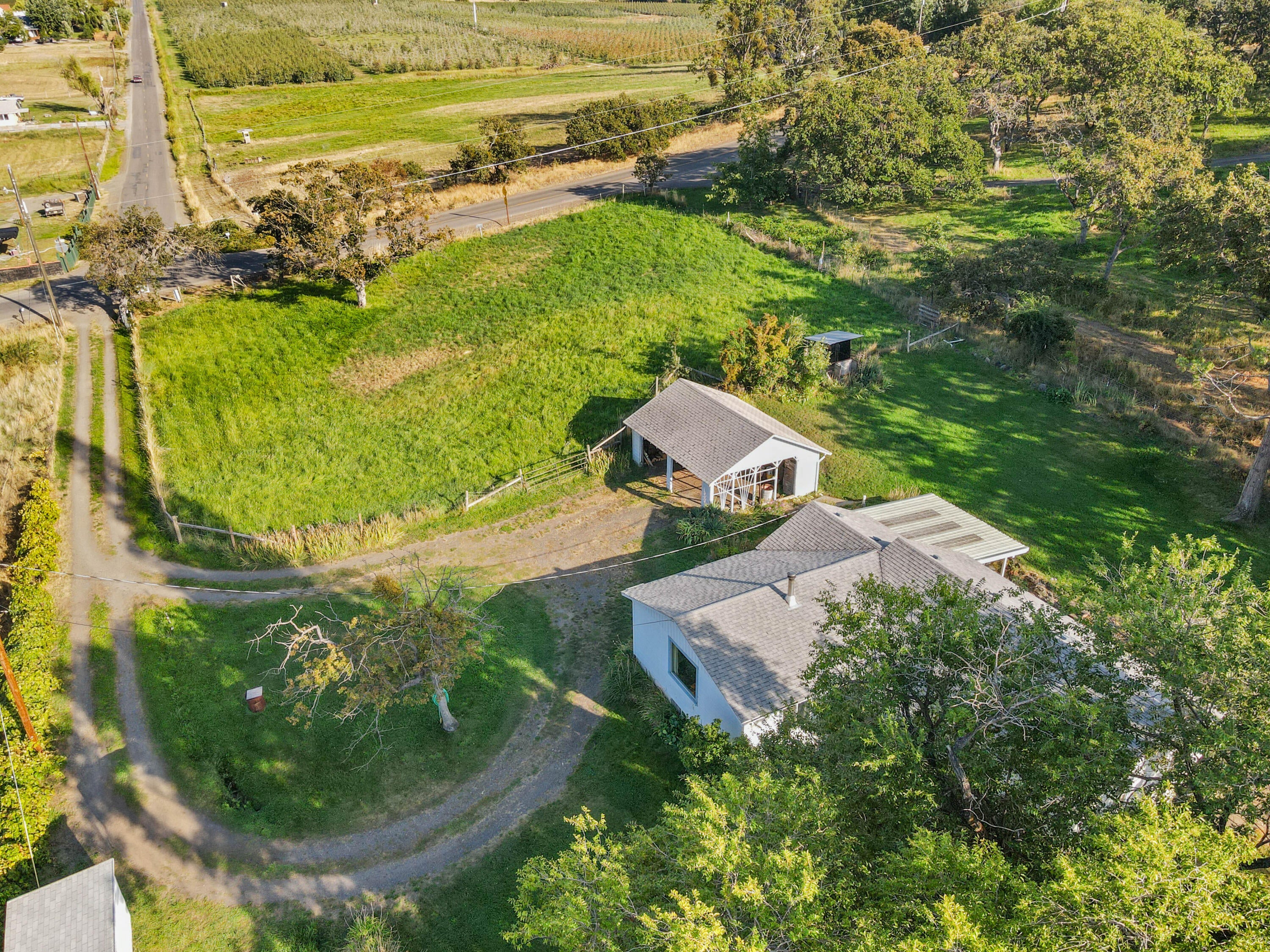 4090 Payne Road Medford, OR 97504 - Photo 8 of 33 DJI_0028