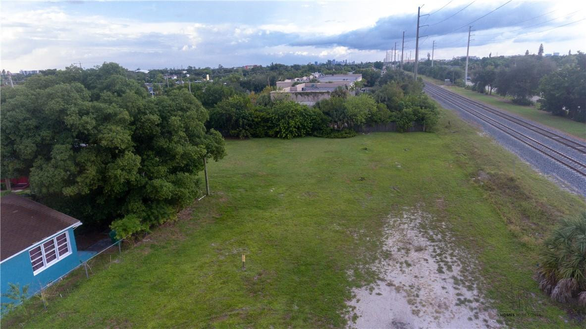 684 Southwest 7th Terrace Dania Beach, FL 33004 - Photo 4 of 8 Photo 4