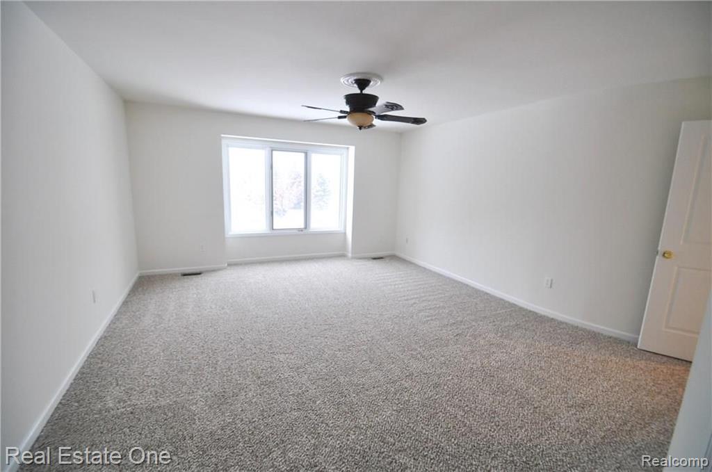 331 Mystic Valley Rochester, MI 48307 - Photo 24 of 39