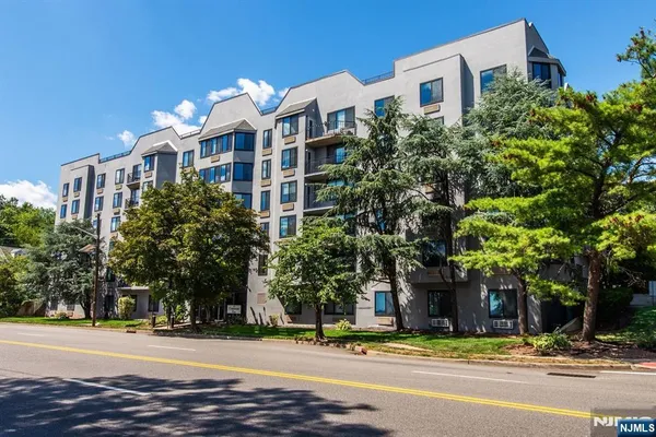 $325,000 | 115 Polifly Road, Unit 5D, Hackensack, NJ 07601