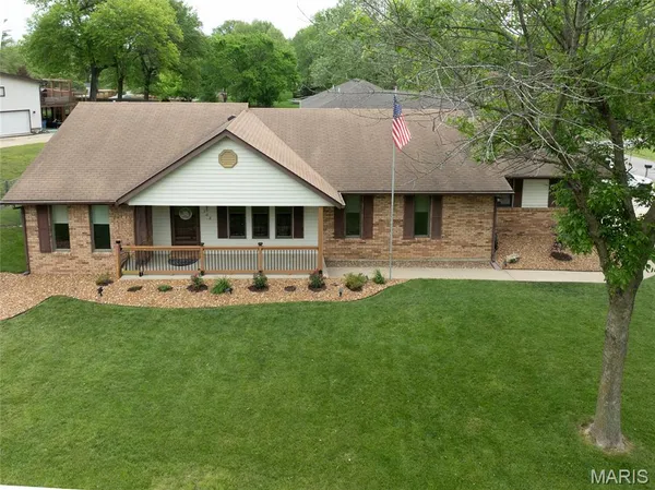 $280,000 | 708 Riviera Circle, Edwardsville, IL 62025