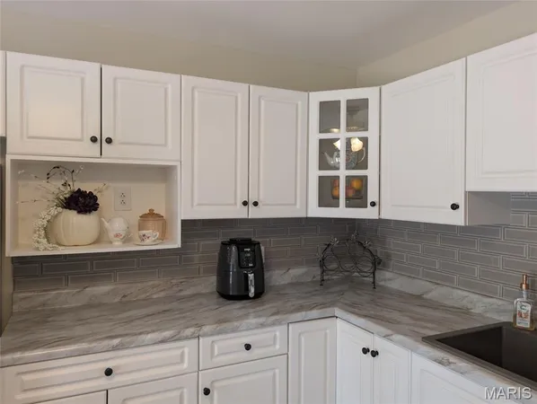 $280,000 | 708 Riviera Circle, Edwardsville, IL 62025