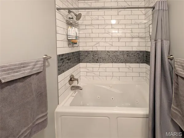 $280,000 | 708 Riviera Circle, Edwardsville, IL 62025