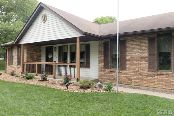 $280,000 | 708 Riviera Circle, Edwardsville, IL 62025