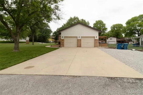 $280,000 | 708 Riviera Circle, Edwardsville, IL 62025