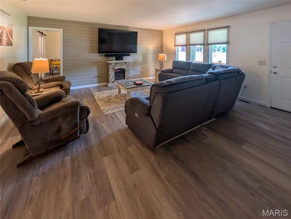 $280,000 | 708 Riviera Circle, Edwardsville, IL 62025