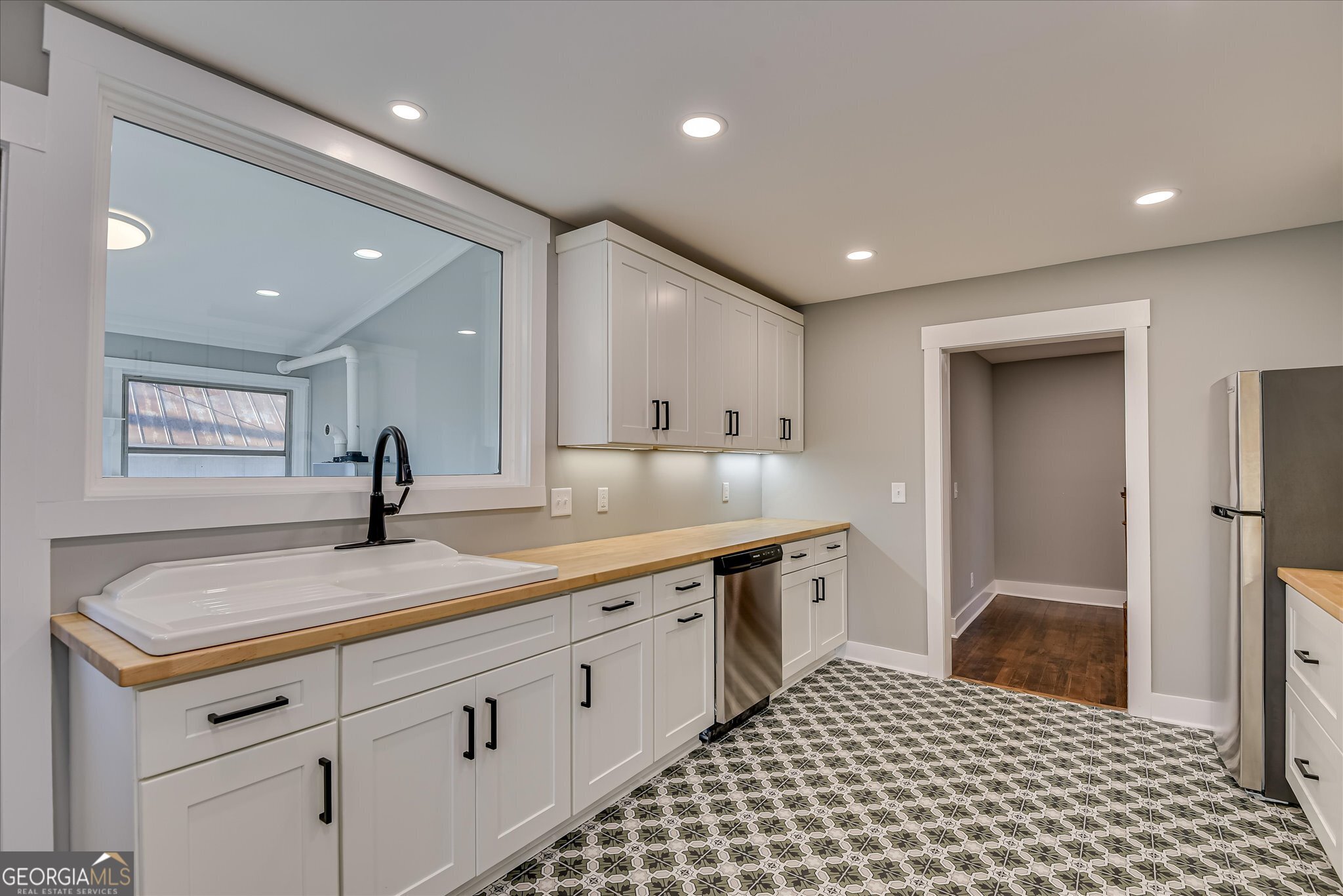 267 Garrard Road Washington, GA 30673 - Photo 28 of 74 View to kitchen sink AND picture window