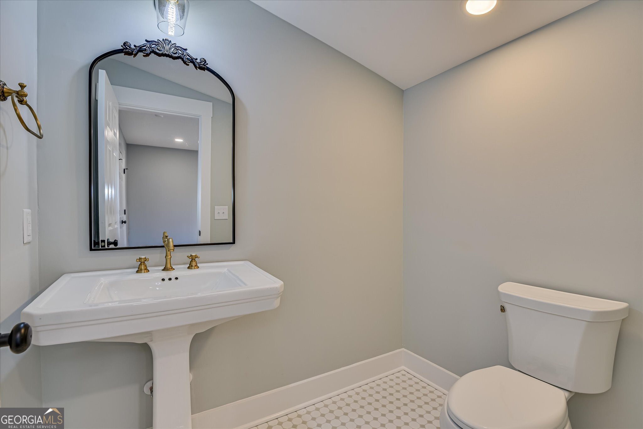 267 Garrard Road Washington, GA 30673 - Photo 44 of 74 a bathroom with a sink a toilet and mirror