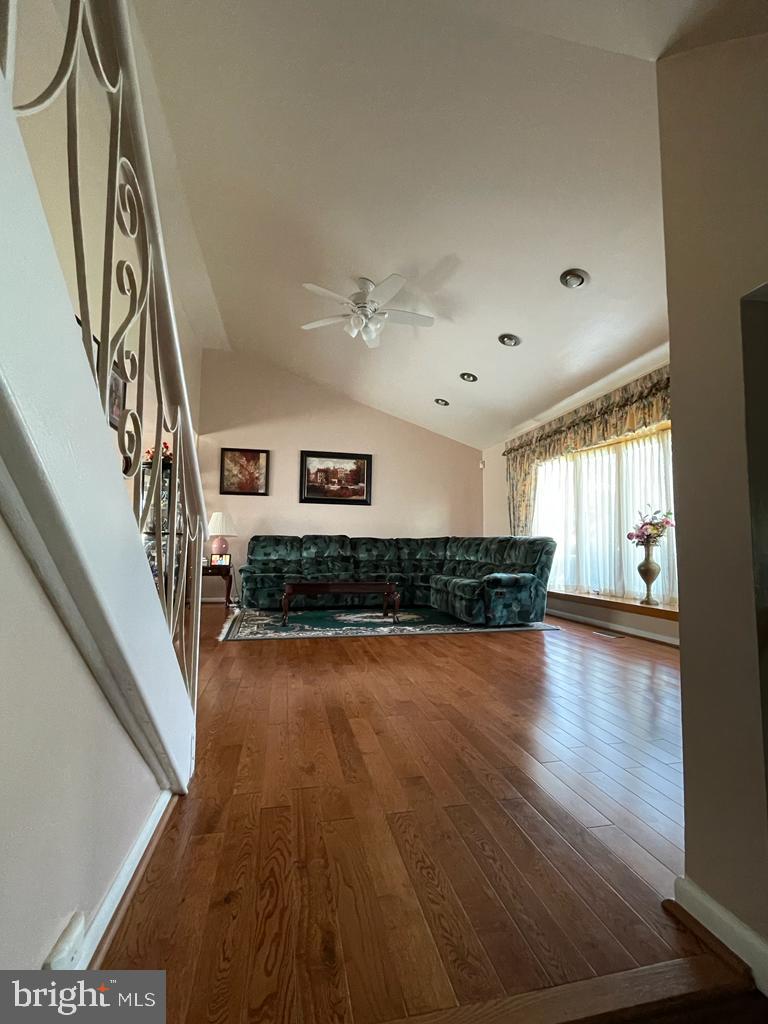 110 Pocasset Road Philadelphia, PA 19115 - Photo 17 of 27