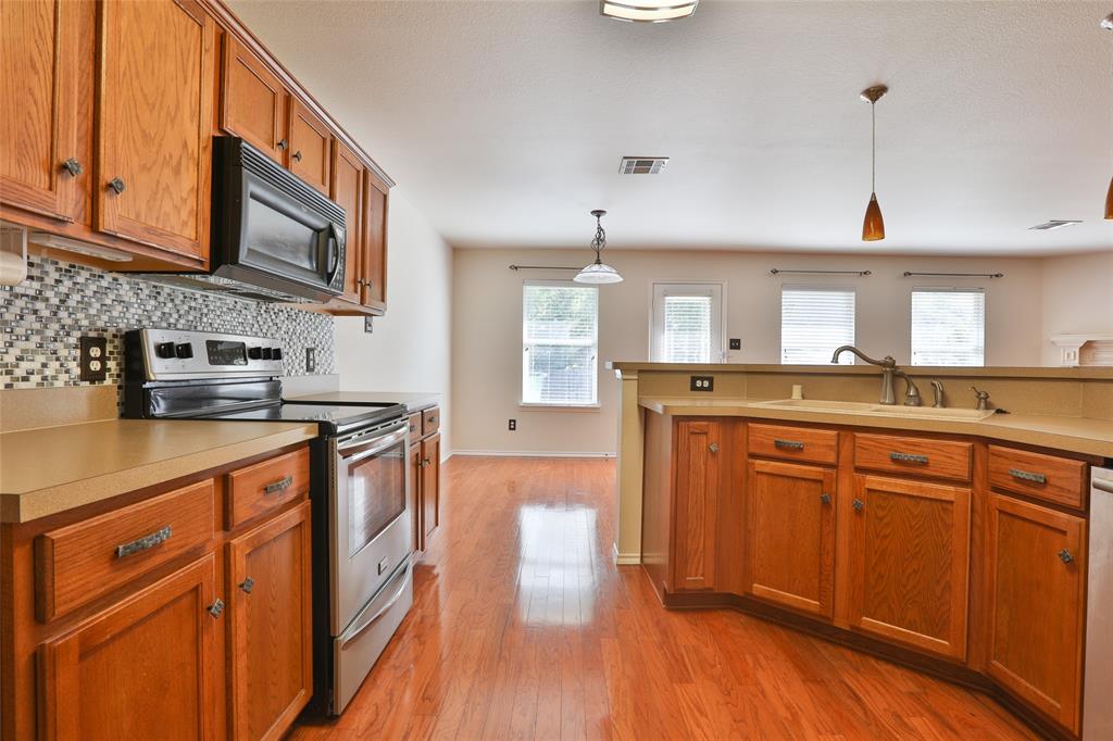 809 Robbin Circle McKinney, TX 75072 - Photo 3 of 23