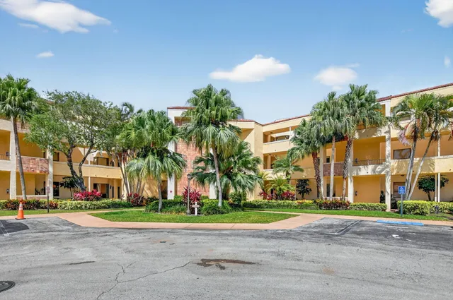 $438,000 | 7535 La Paz Boulevard, Unit 105, Boca Raton, FL 33433