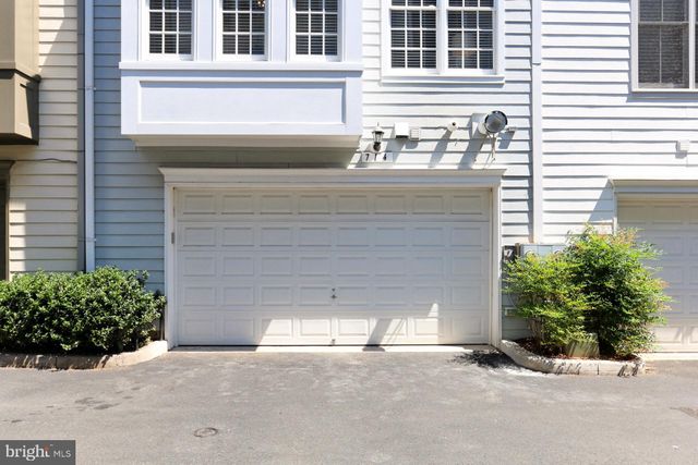 $1,295,000 | 714 Day Lane, Alexandria, VA 22314