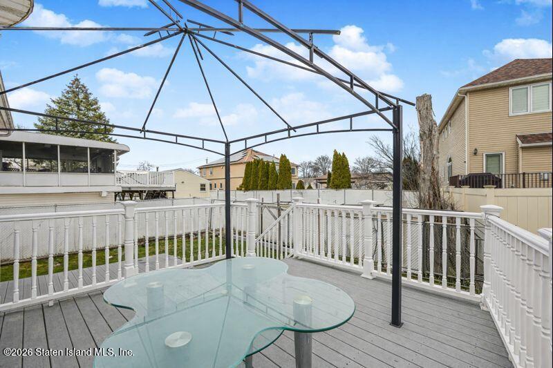 5125 Amboy Road Staten Island, NY 10312 - Photo 21 of 33 a view of a balcony with small garden
