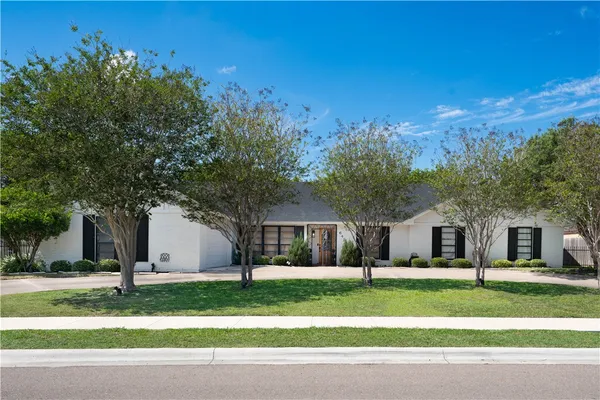 $620,000 | 6425 Long Meadow Drive, Corpus Christi, TX 78413