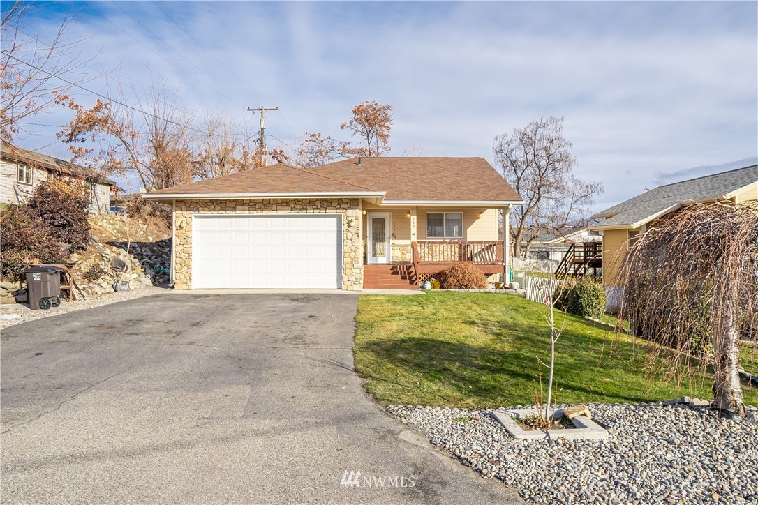 266 Chelan Falls Road Chelan Falls, WA 98817 - Photo 2 of 28 Gallery Image 2