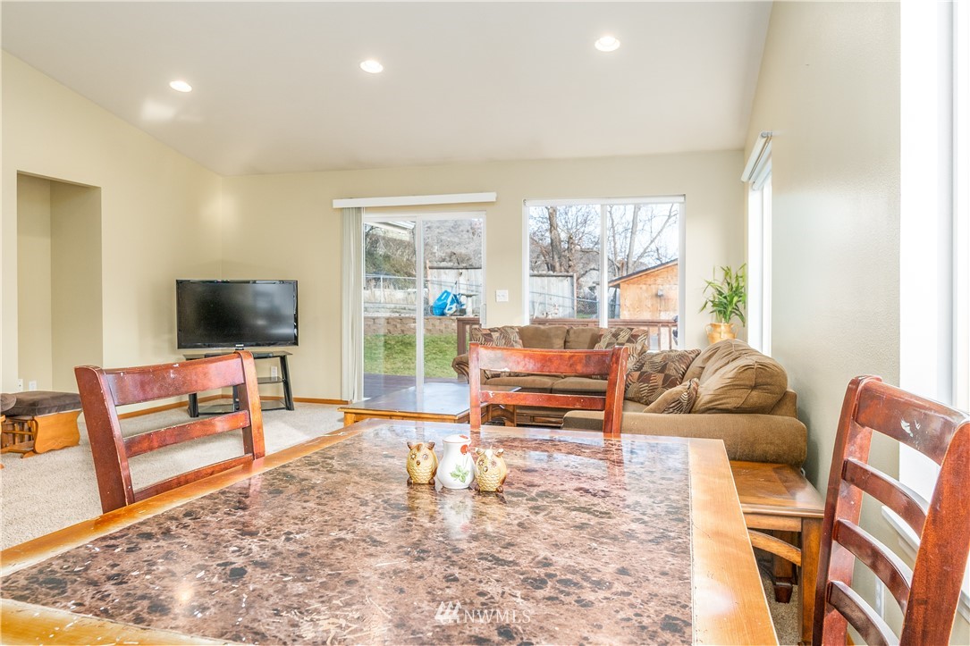 266 Chelan Falls Road Chelan Falls, WA 98817 - Photo 6 of 28 Gallery Image 6