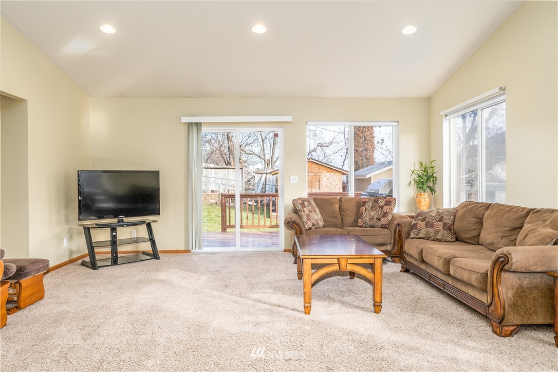 266 Chelan Falls Road Chelan Falls, WA 98817 - Photo 7 of 28 Gallery Image 7