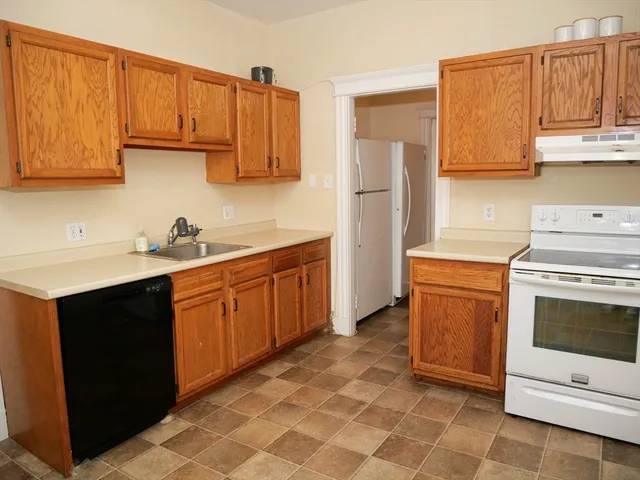 $4,415 | 223 St Paul Street, Unit 2, Brookline, MA 02446