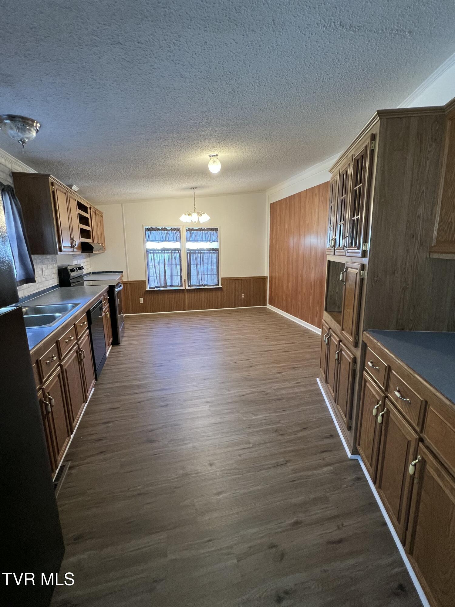 106 Jim Elliott Road Elizabethton, TN 37643 - Photo 11 of 19 IMG_1069