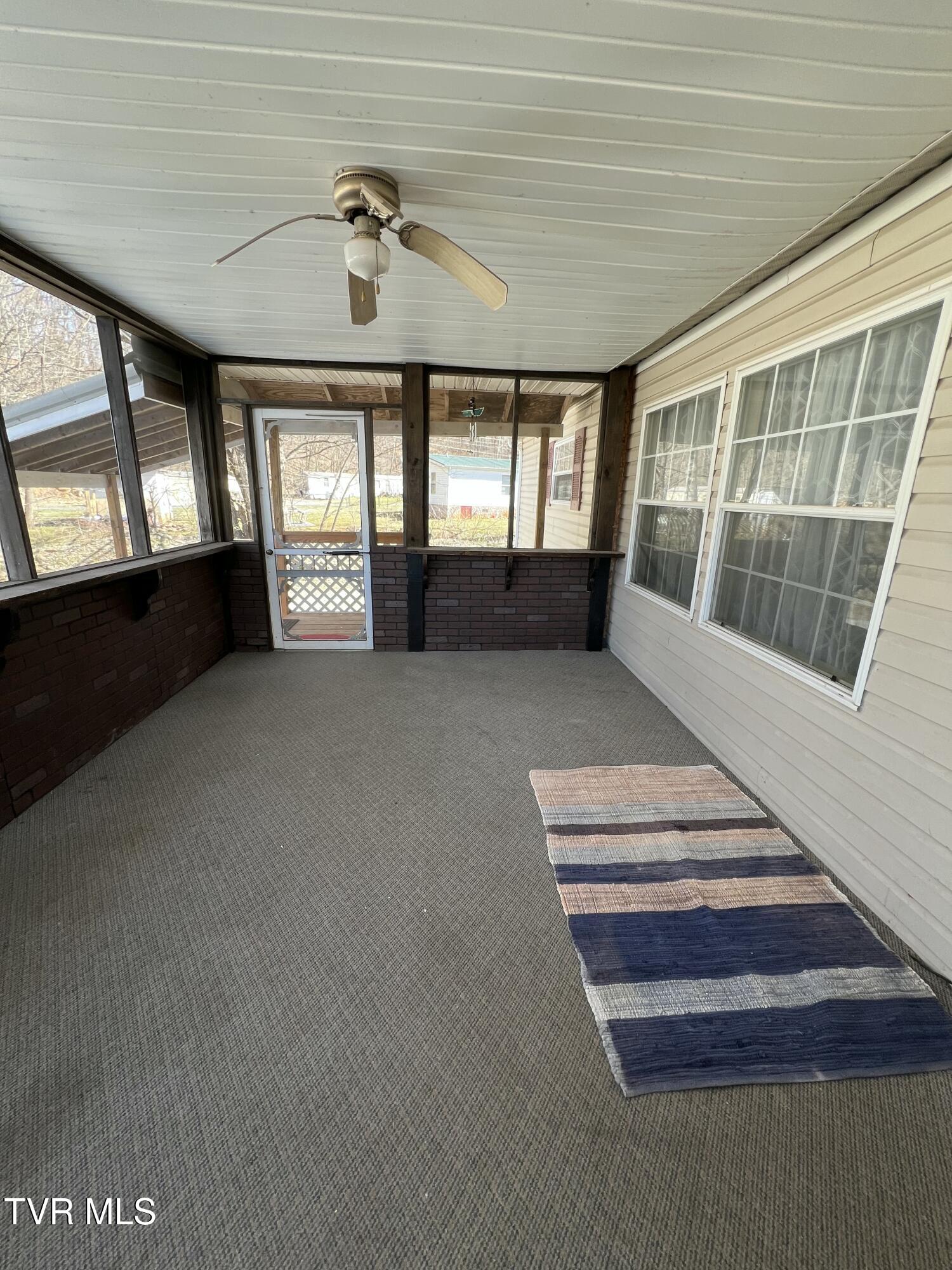 106 Jim Elliott Road Elizabethton, TN 37643 - Photo 13 of 19 IMG_1066