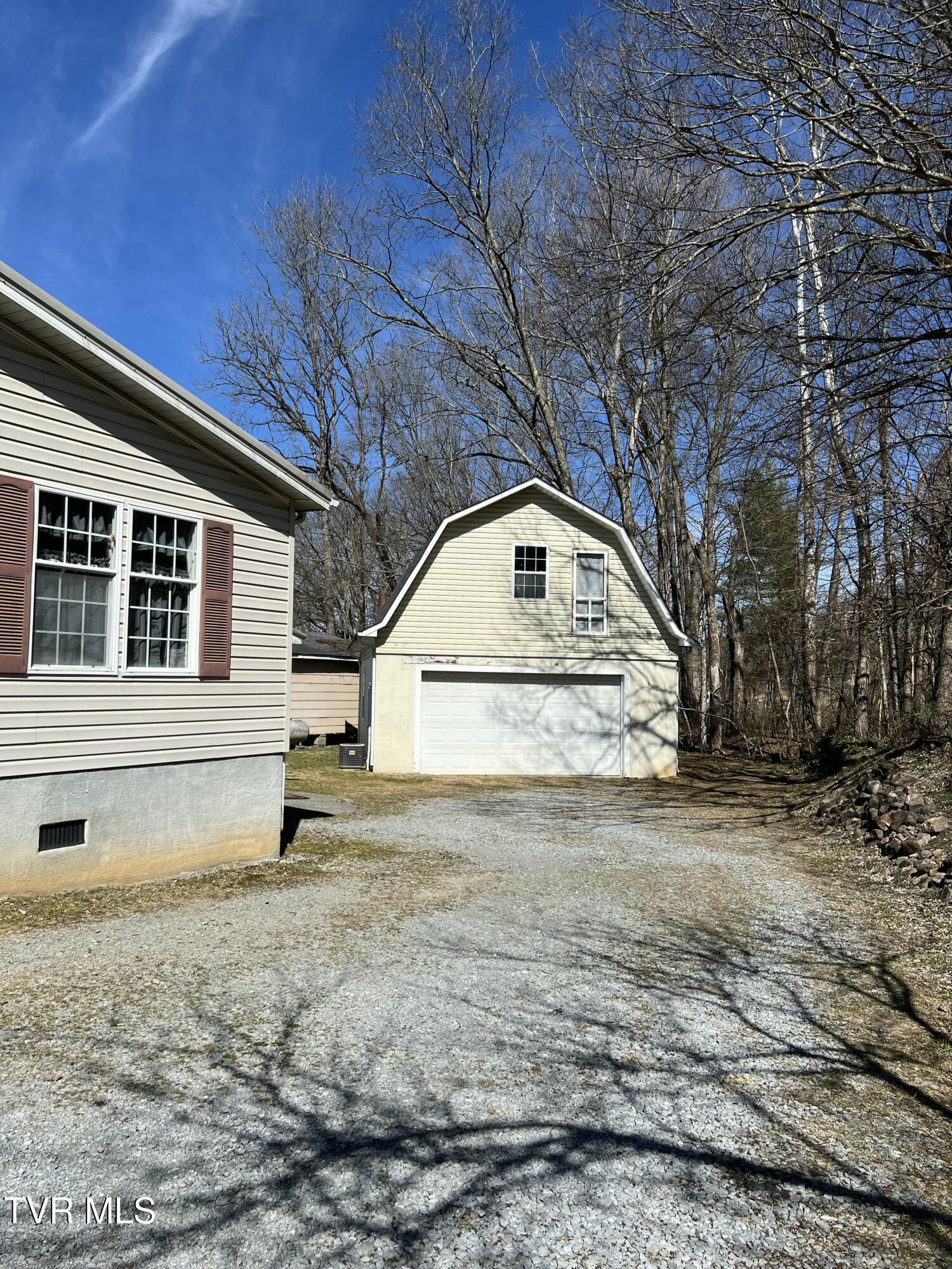 106 Jim Elliott Road Elizabethton, TN 37643 - Photo 17 of 19 IMG_1051