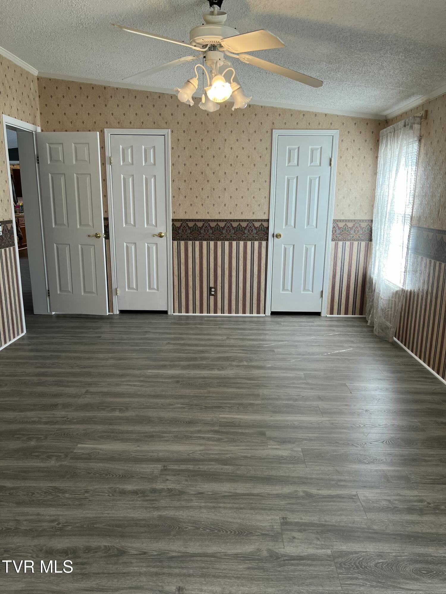 106 Jim Elliott Road Elizabethton, TN 37643 - Photo 4 of 19 IMG_1058
