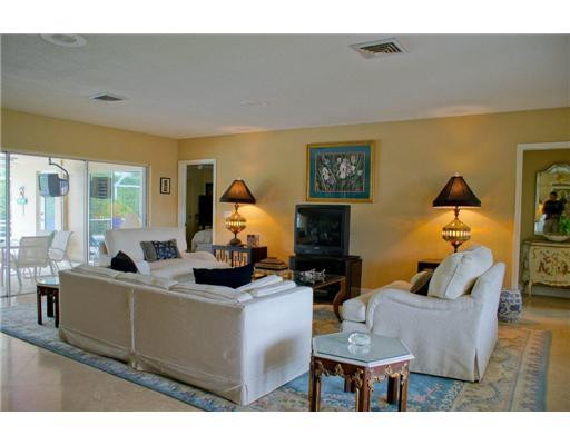 1333 Walnut Terrace Boca Raton, FL 33486 - Photo 4 of 12 Living Room