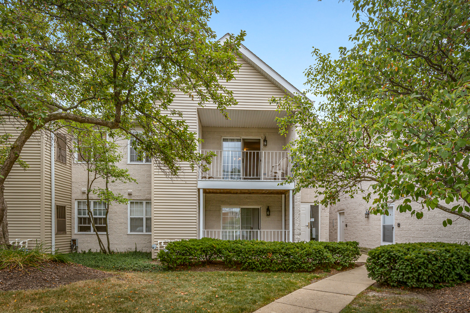 764 North Gary Avenue, Unit 210 Carol Stream, IL 60188 - Photo 2 of 25
