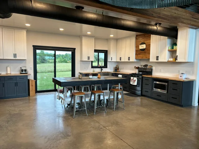 $1,750,000 | 36418 North Shoreland Road, Sturgeon Lake, MN 55783