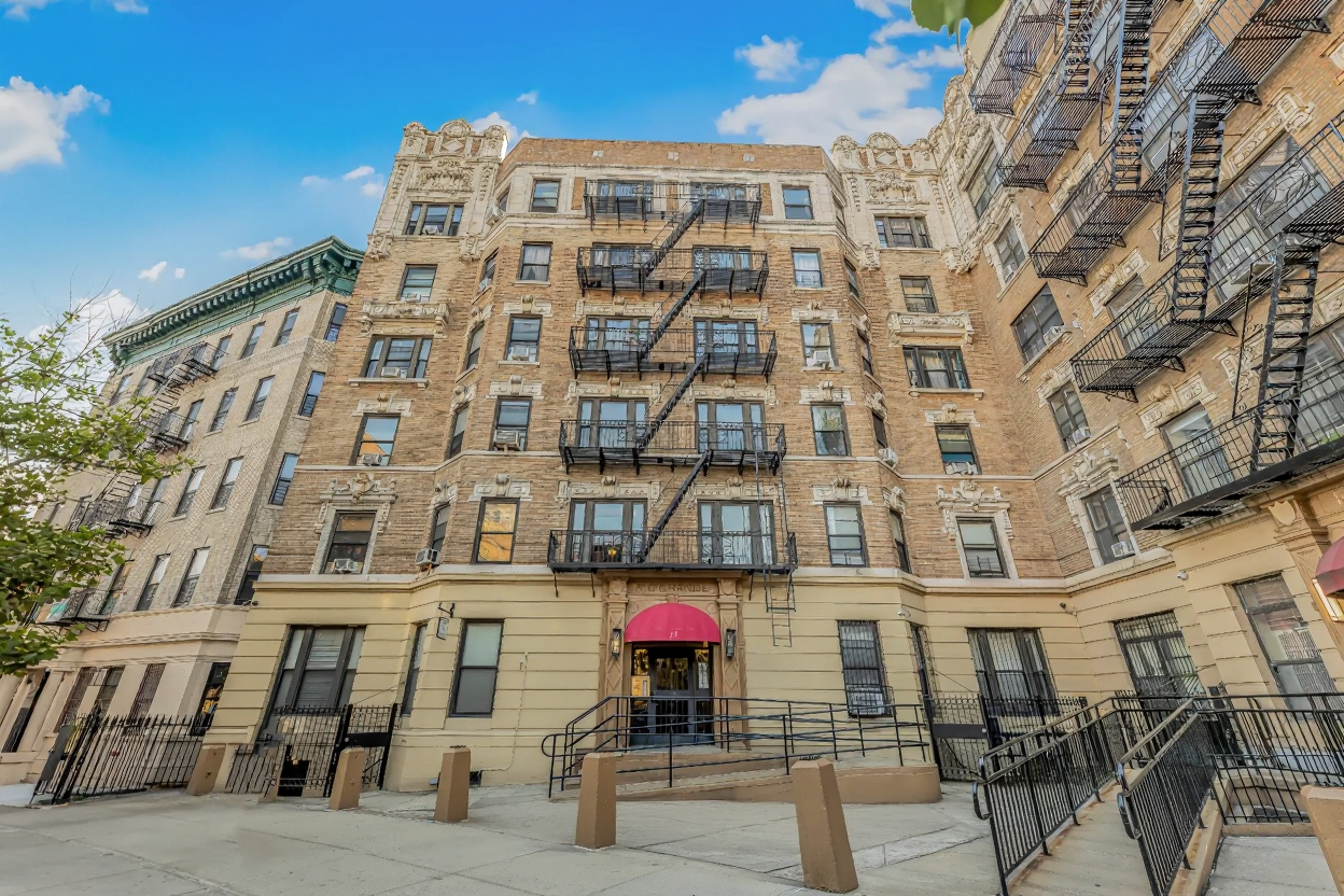 15 Fort Washington Avenue, Unit 3A Manhattan, NY 10032 - Photo 10 of 15 front view of a building
