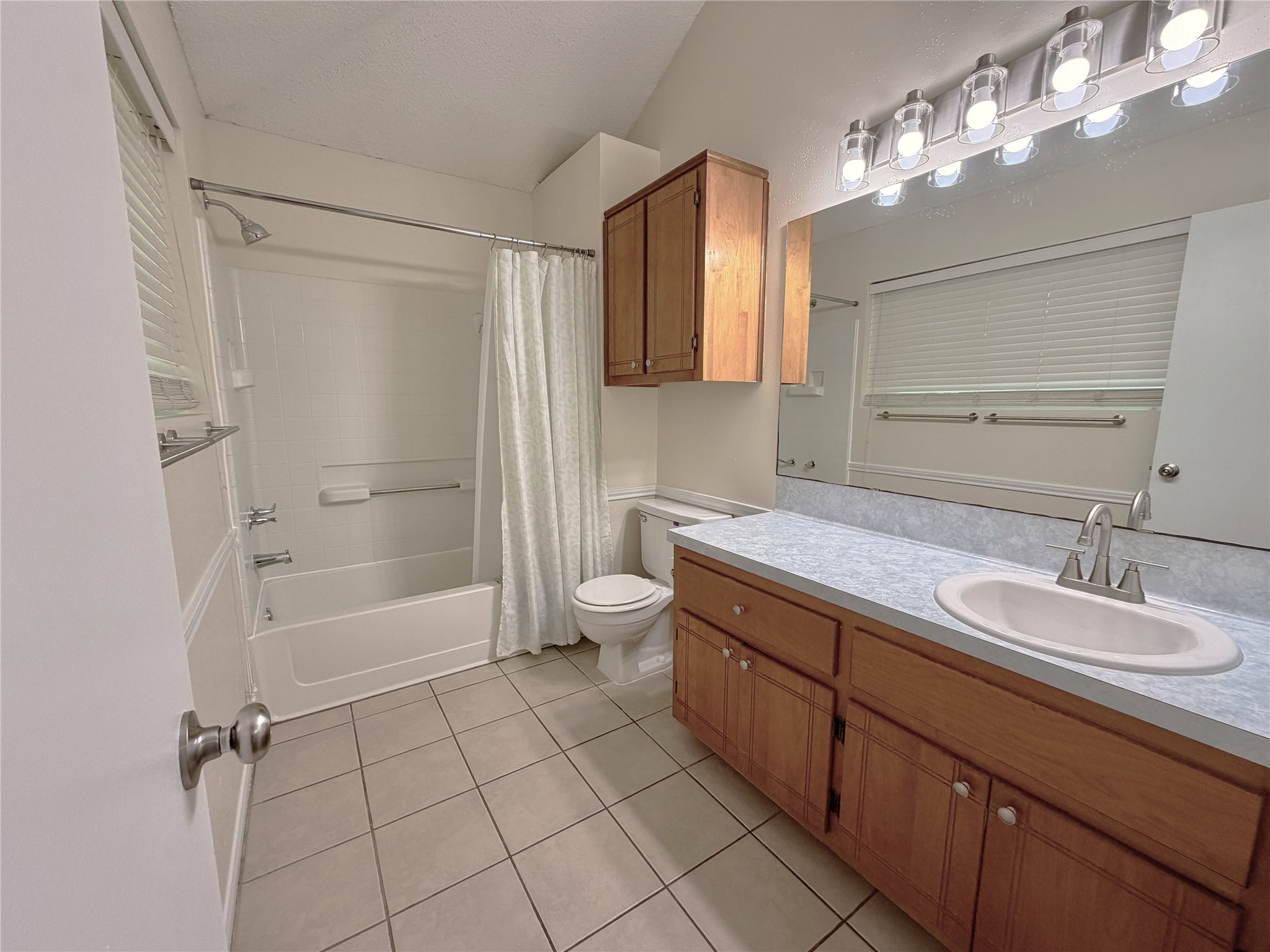 505 Robertstown Road Copperas Cove, TX 76522 - Photo 14 of 24 Tons of room for 2 in this primary bathroom