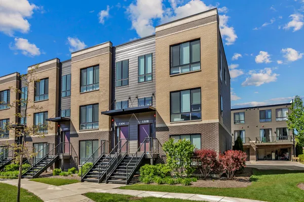 $504,900 | 1308 Catalina Court, Schaumburg, IL 60173