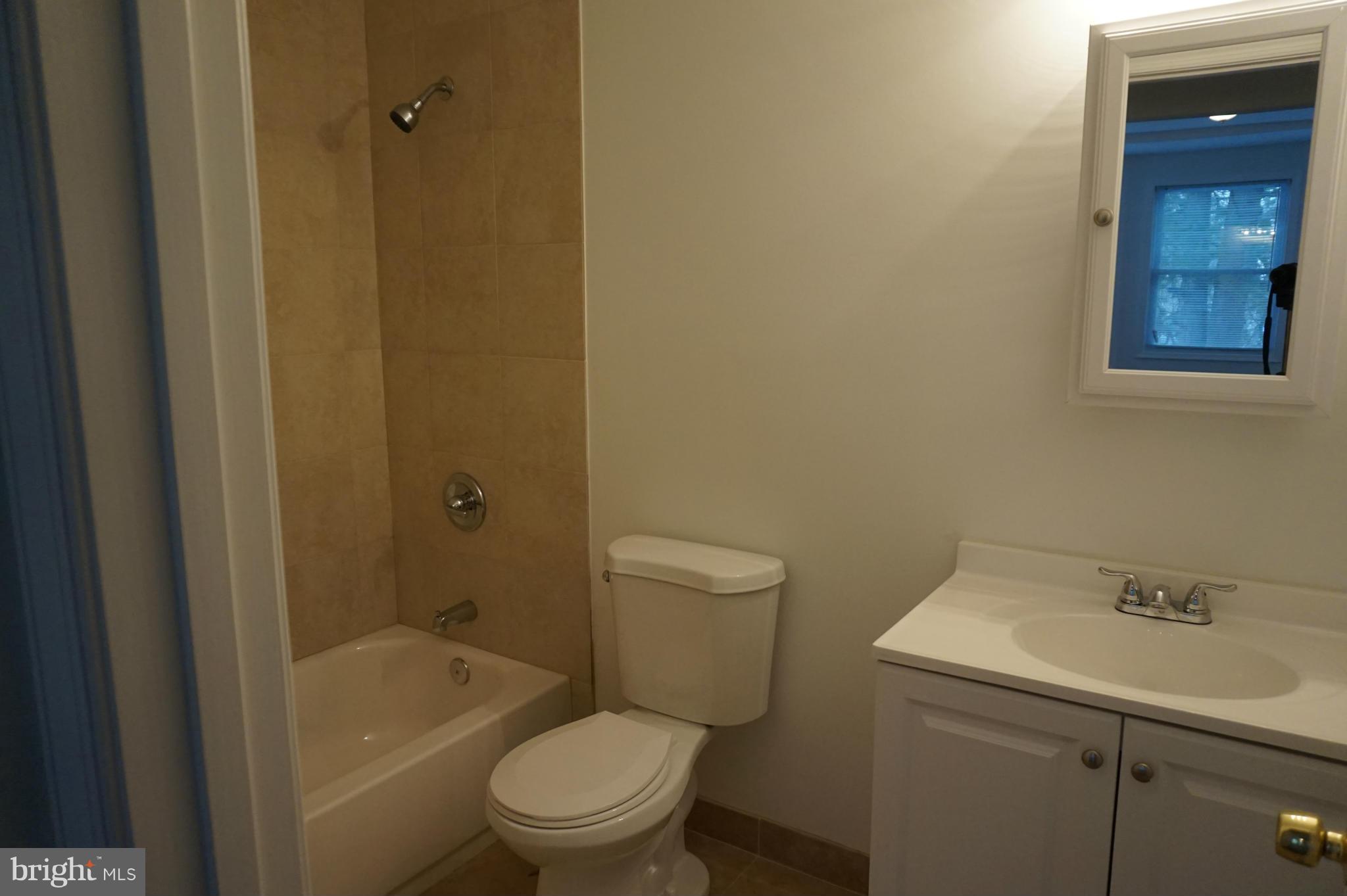 2101 Allendale Road Baltimore, MD 21216 - Photo 13 of 30 Bath (Master)