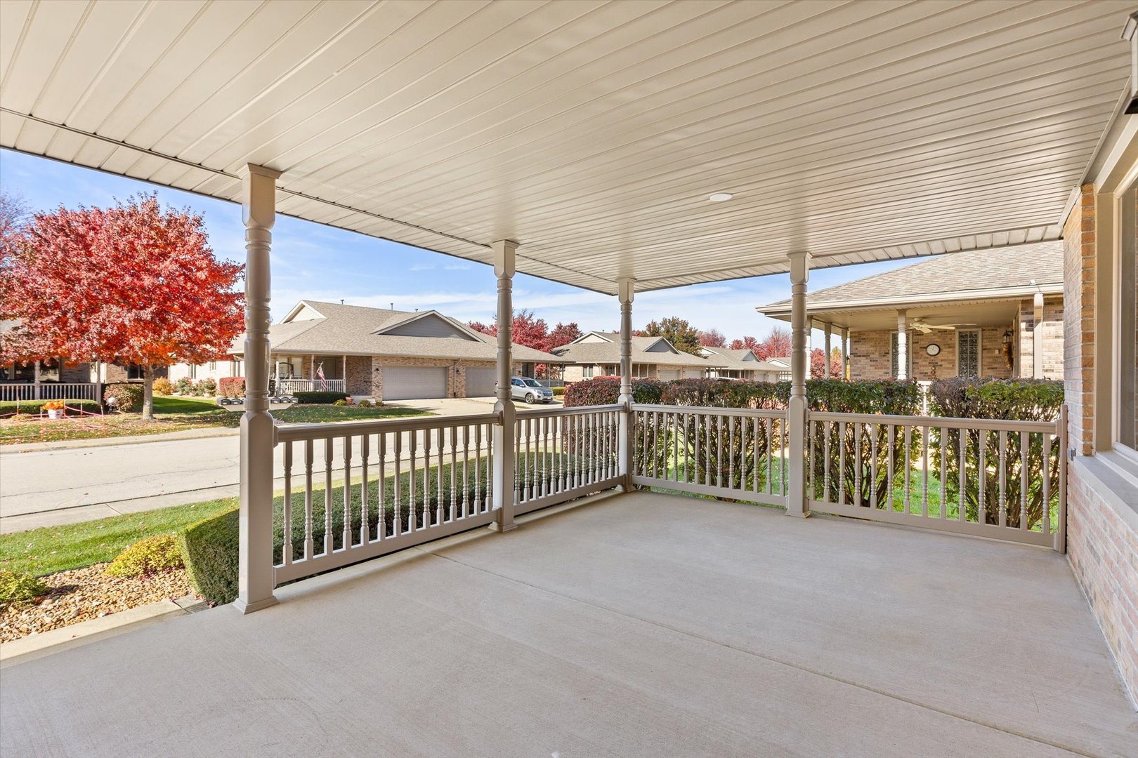 822 Eagle Creek Road Elwood, IL 60421 - Photo 5 of 41 a view of a porch with furniture and wooden fence