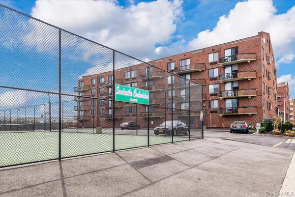 $4,400 | 730 West Broadway, Unit 2J, Long Beach, NY 11561