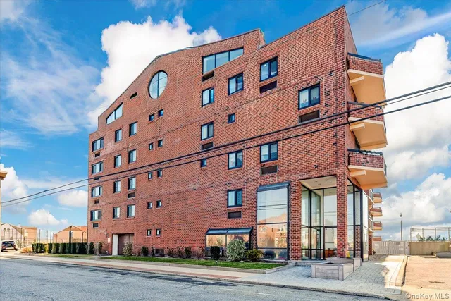 $3,800 | 730 West Broadway, Unit 2J, Long Beach, NY 11561