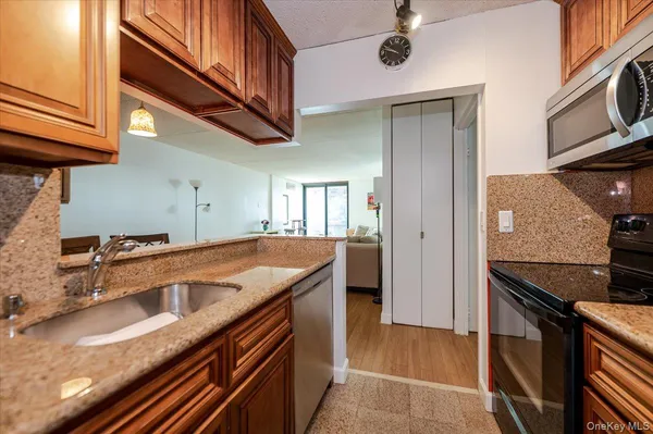 $4,400 | 730 West Broadway, Unit 2J, Long Beach, NY 11561