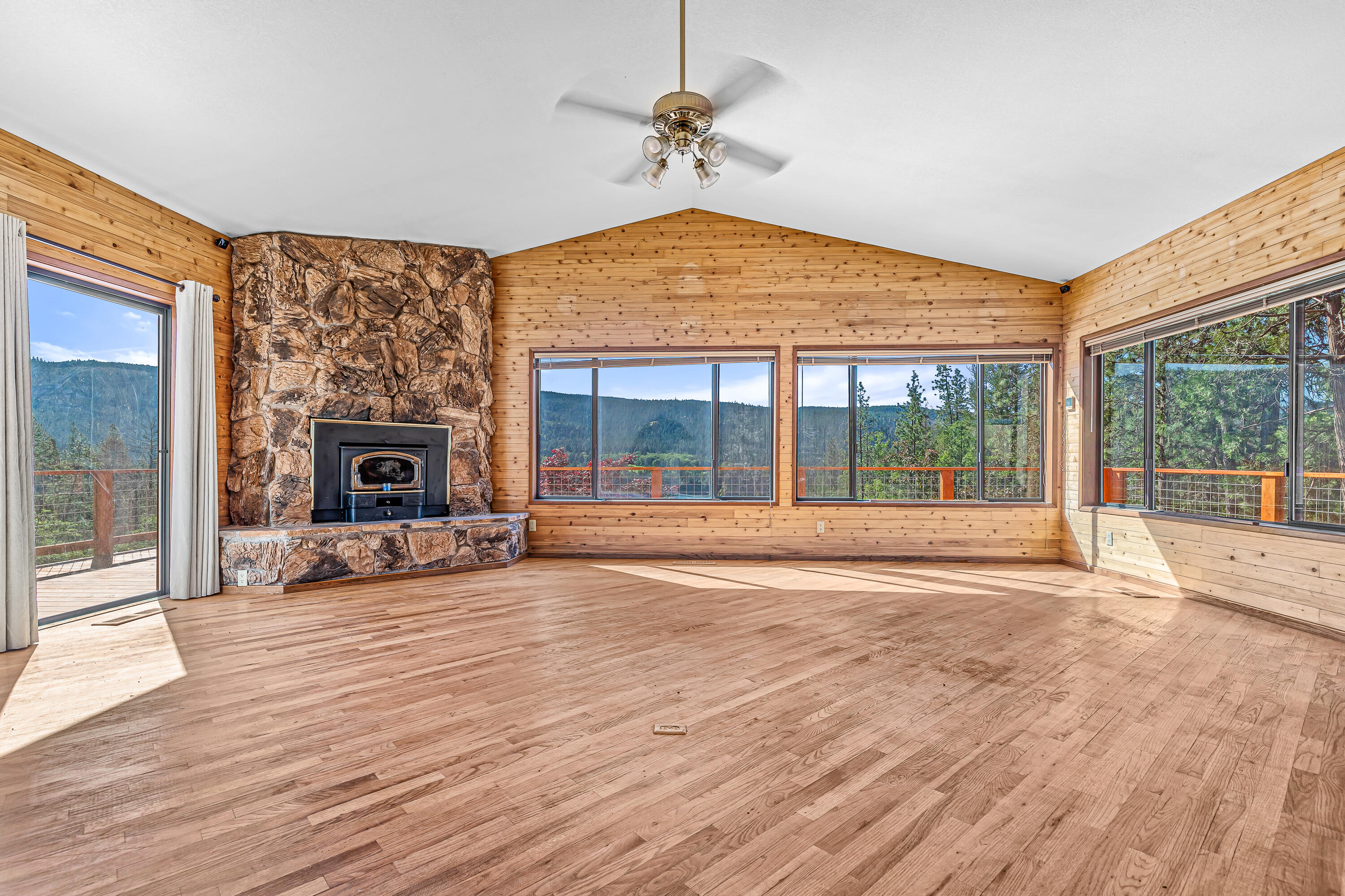 1306 Lewis Road Prospect, OR 97536 - Photo 5 of 66 9R9A9793