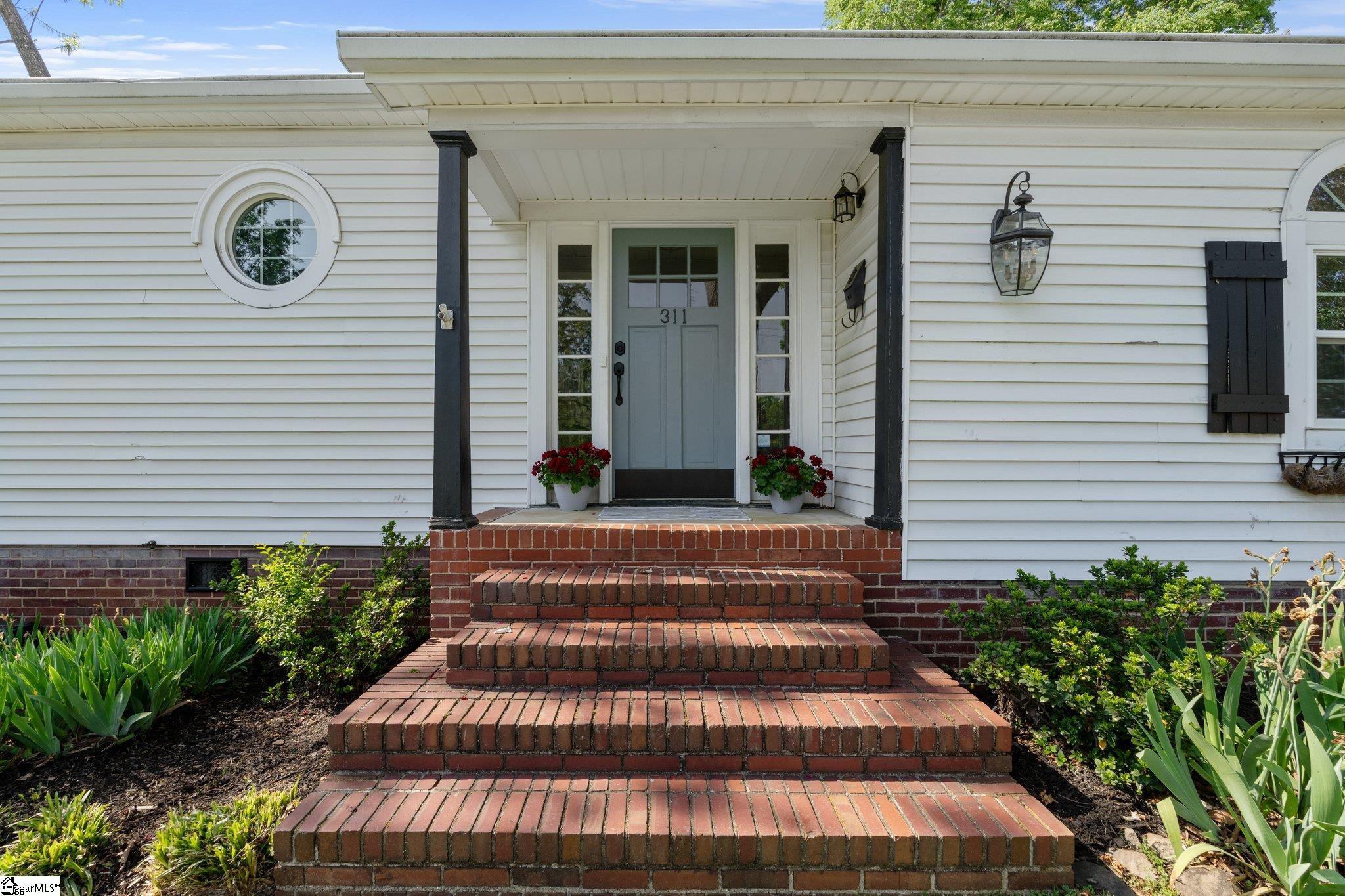 311 East Faris Road Greenville, SC 29605 - Photo 3 of 39 Gallery Image 3