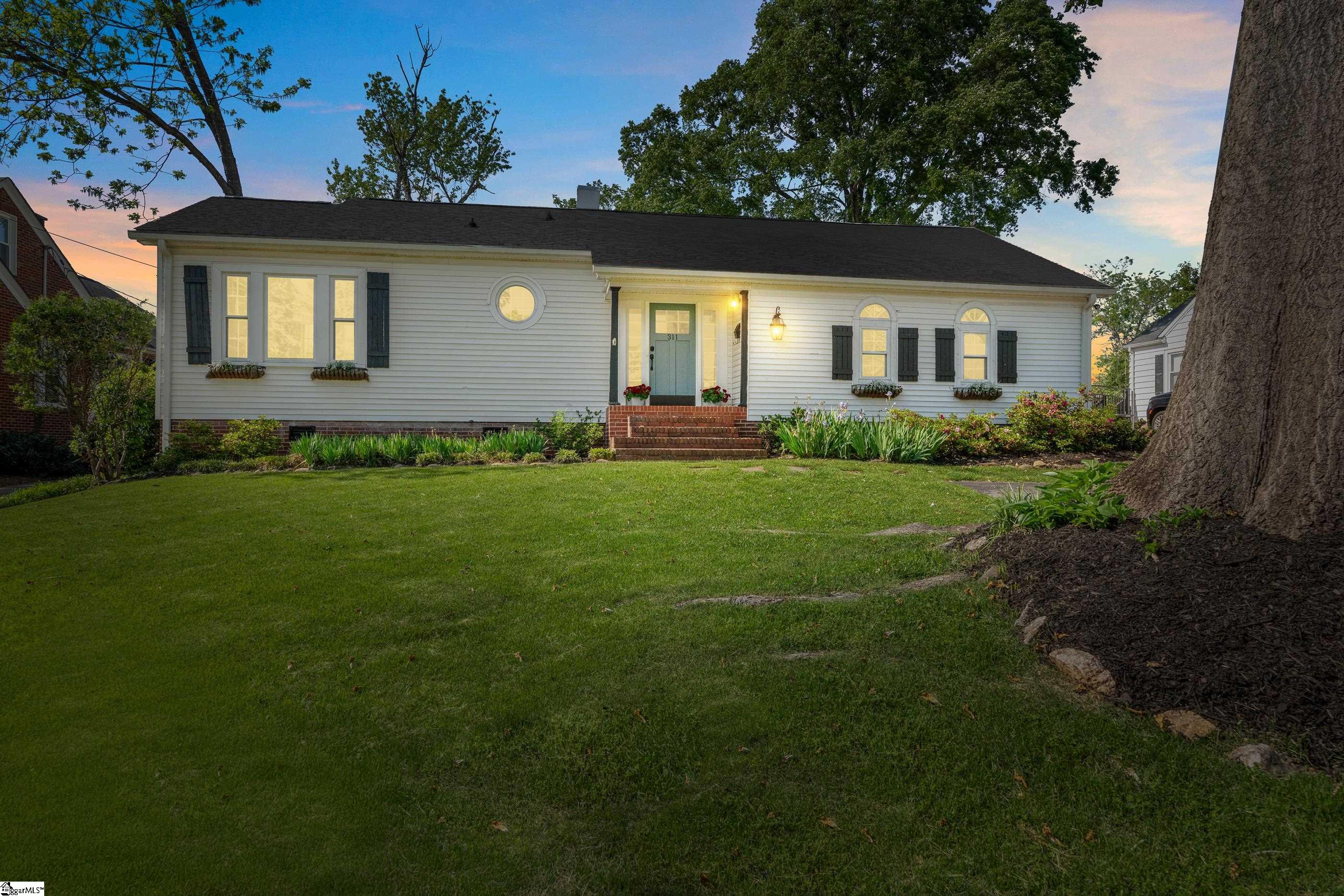 311 East Faris Road Greenville, SC 29605 - Photo 4 of 39 Gallery Image 4