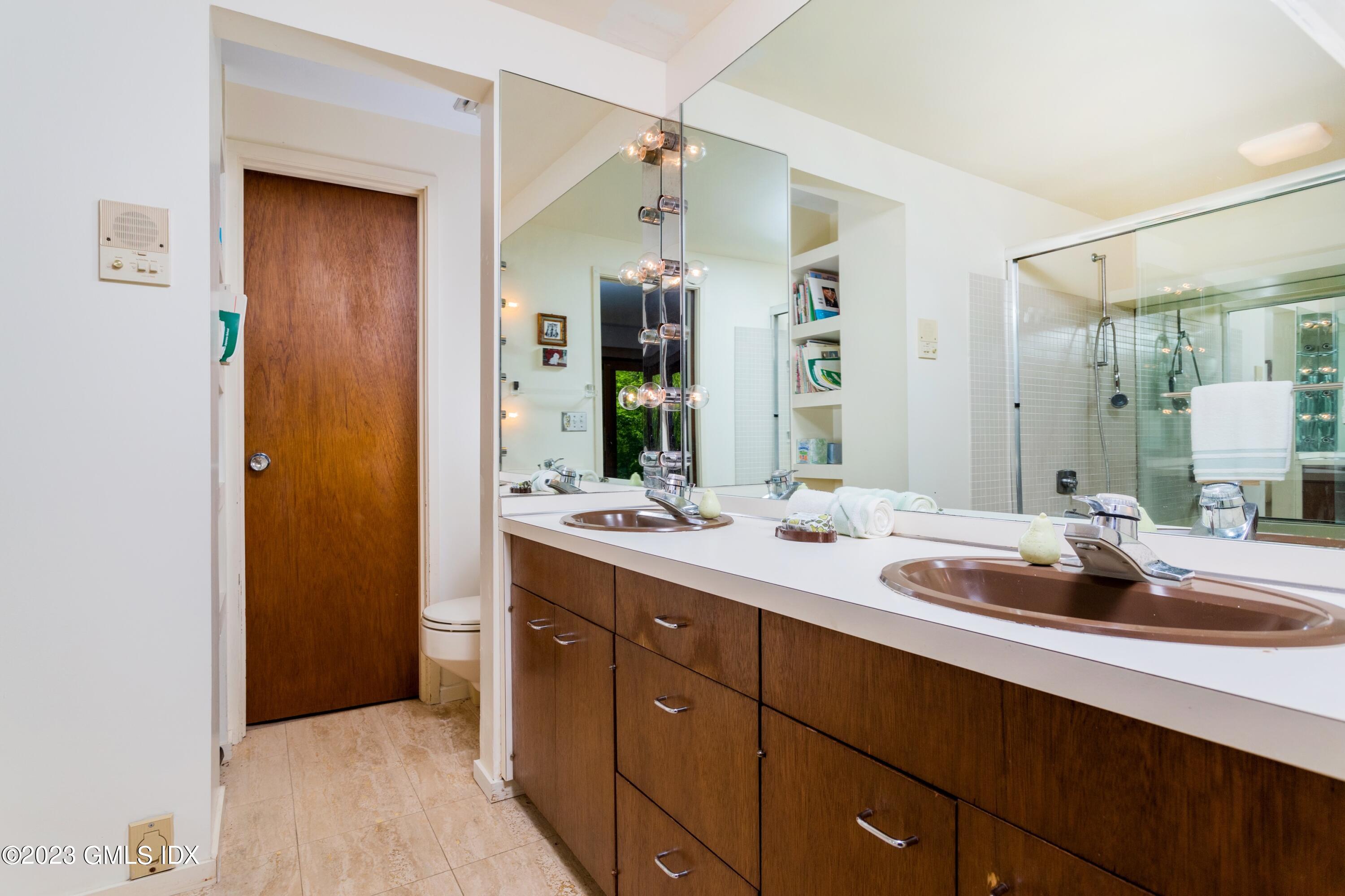 140 Round Hill Road Greenwich, CT 06831 - Photo 30 of 49 a bathroom with a sink and a mirror