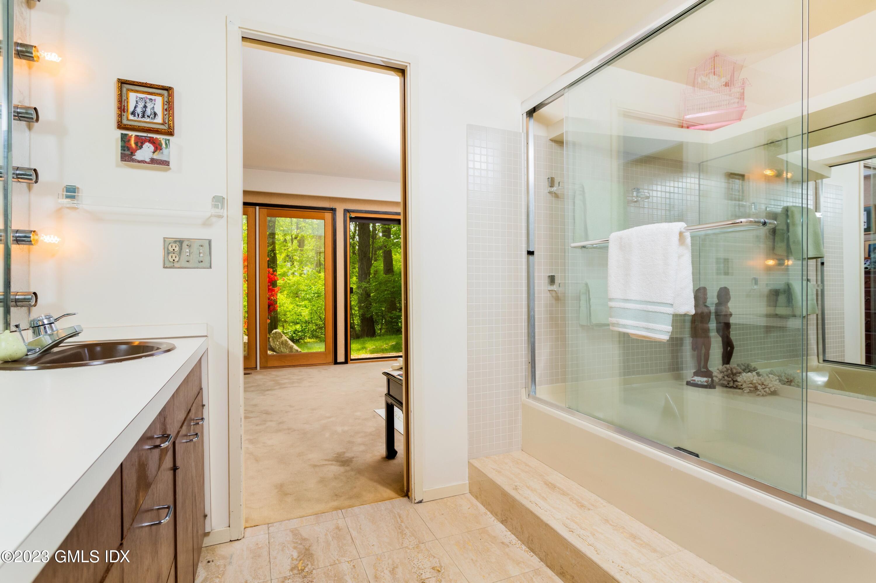 140 Round Hill Road Greenwich, CT 06831 - Photo 31 of 49 a bathroom with a tub sink and mirror
