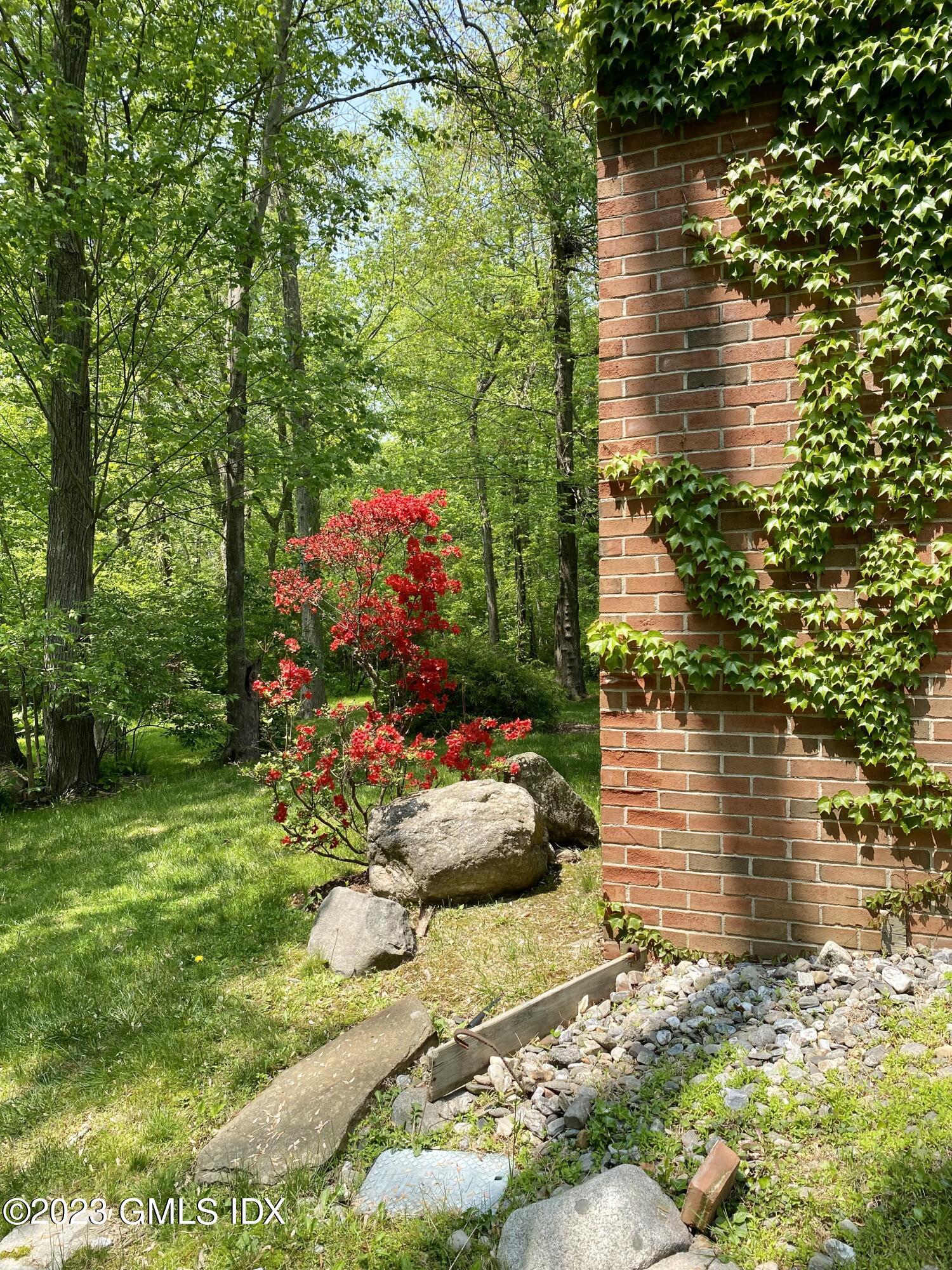 140 Round Hill Road Greenwich, CT 06831 - Photo 34 of 49 a view of yard