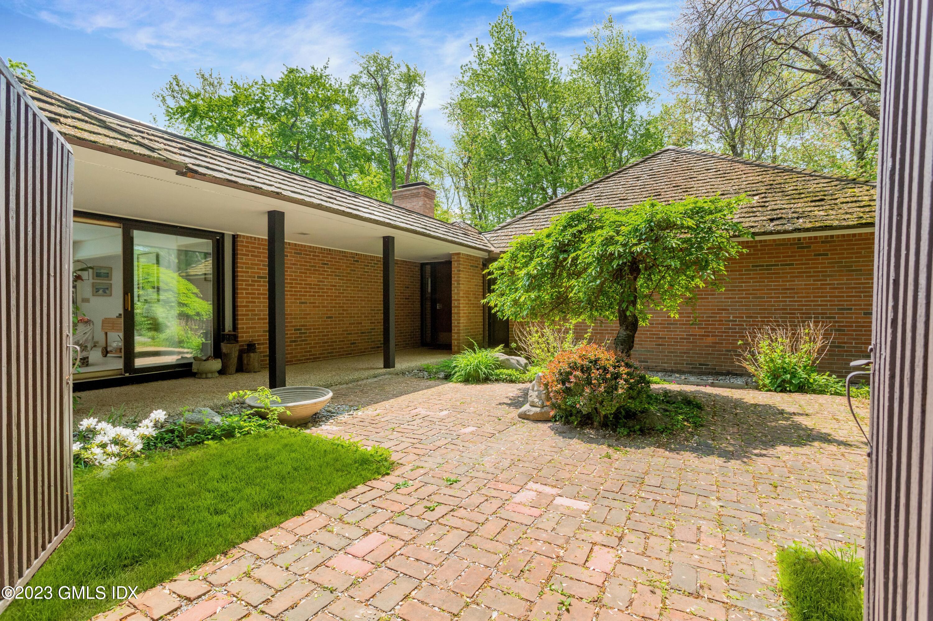 140 Round Hill Road Greenwich, CT 06831 - Photo 5 of 49 a front view of a house with garden